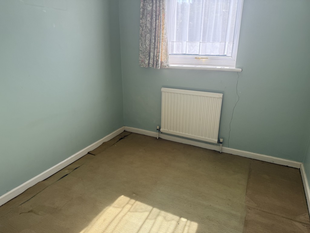 Lot: 146 - THREE-BEDROOM END-TERRACE HOUSE WITH GARAGE - First floor third bedroom